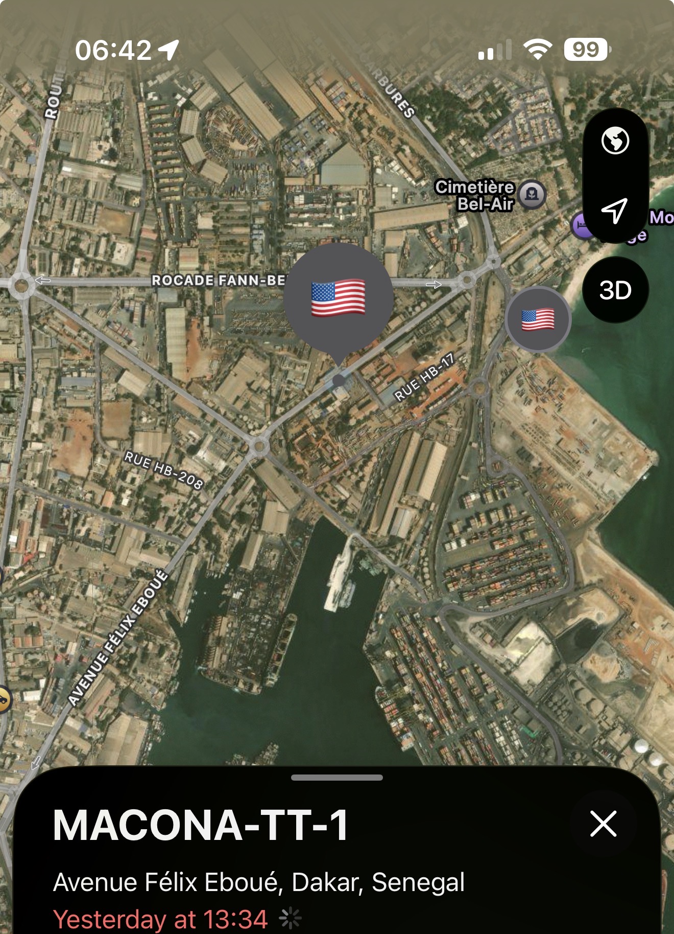 Find My map showing a MACONA tracker pinging at the Port of Dakar, Senegal