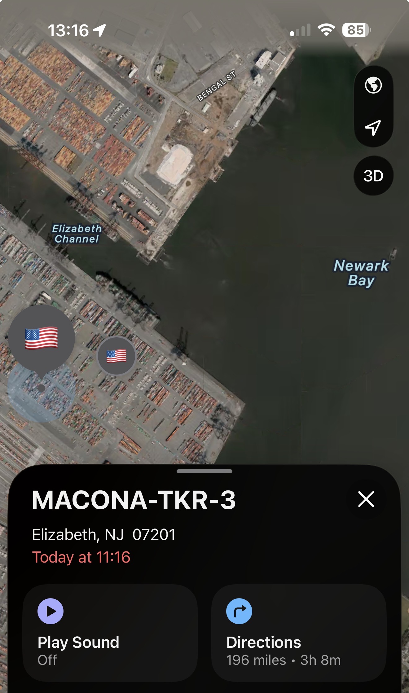 Find My map showing the MACONA-TKR-3 tracker at the Port Newark and Elizabeth marine terminal on Newark Bay, New Jersey